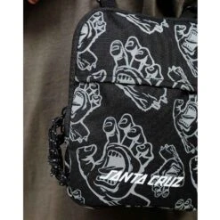 Borsa A Tracolla Santa Cruz Trace Bag Black Hand All Over -Negozio Di Pattini santa cruz trace bag black hand all over 3